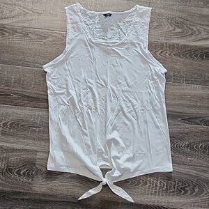 ❤️ M & Co sleeveless, tie front Tank Top ❤️